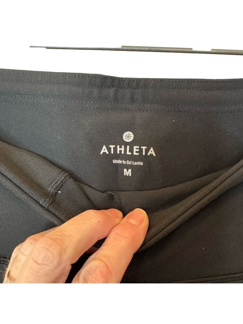 ☀️ ATHLETA Reflective Running Capris - Picture 4 of 10